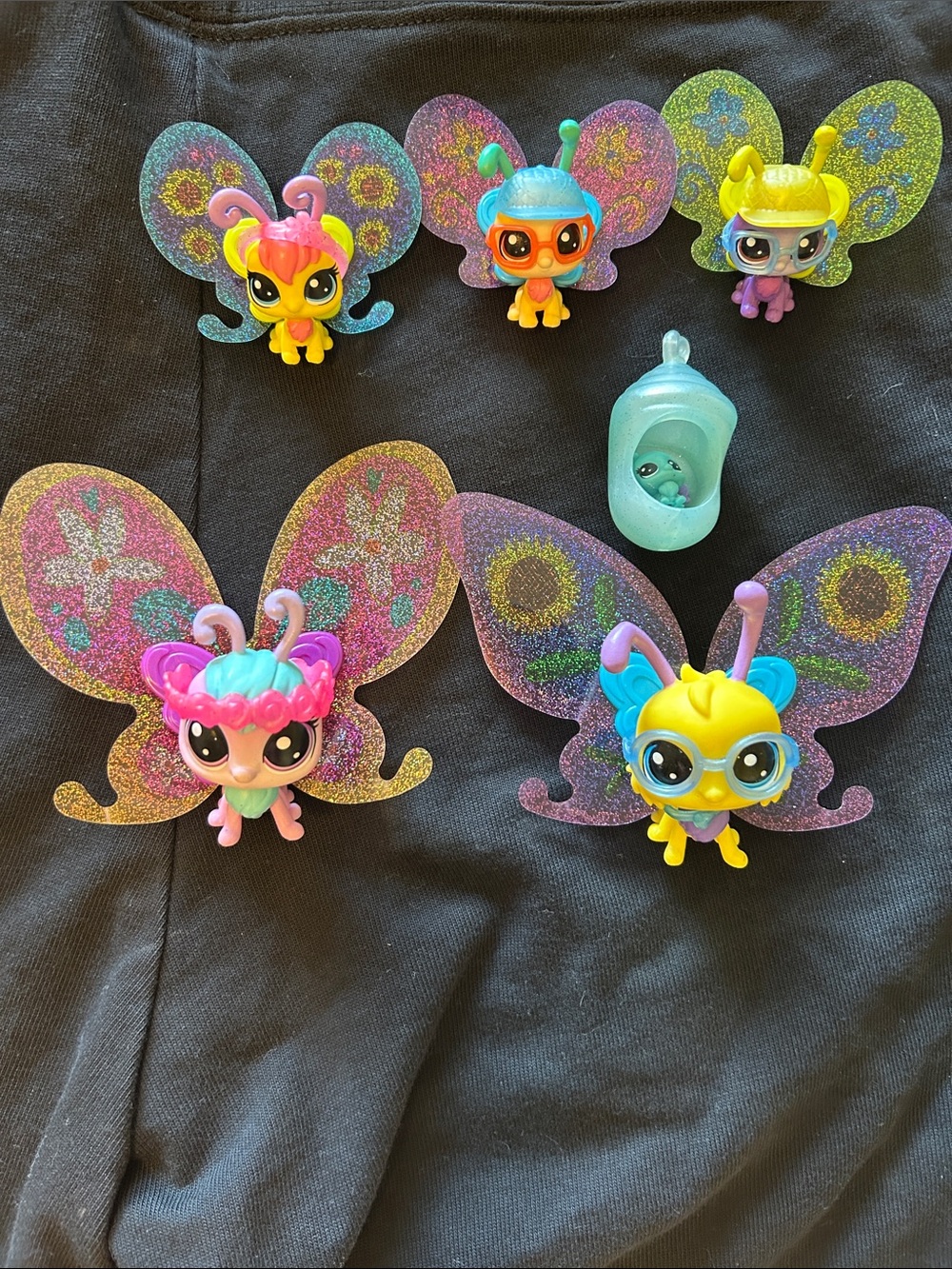 Littlest Pet Shop- Fancy Flutters Butterfly Family- includes all 9 accessories